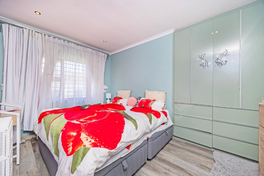 5 Bedroom Property for Sale in Panorama Western Cape